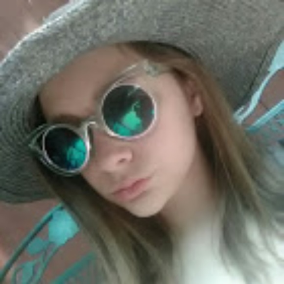 Meet your Posher, Ricia - Picture 3 of 8